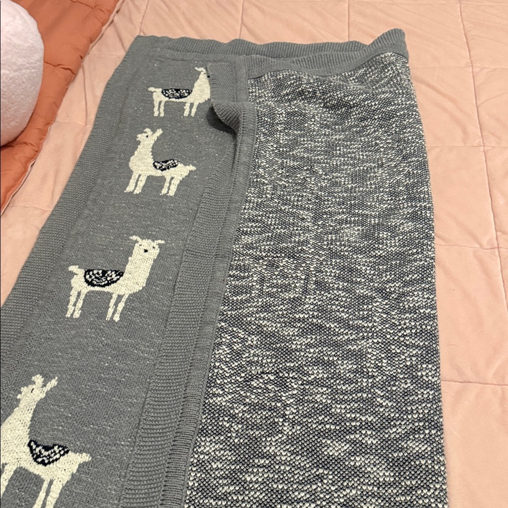 Preloved llama woven baby blanket - Picture 3 of 3